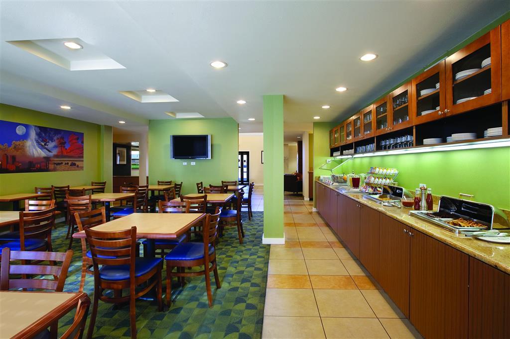 Hyatt House - University Village كولورادو سبرينغس المطعم الصورة